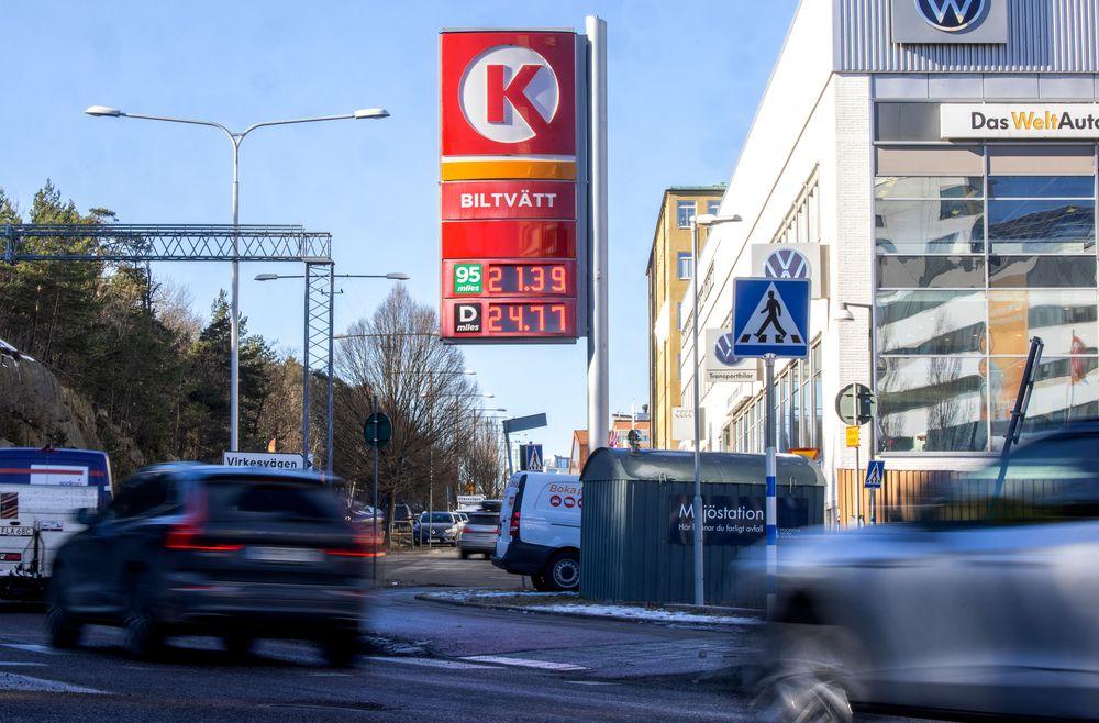 لهذا يجب تخفيض سعر الوقود في السويد

