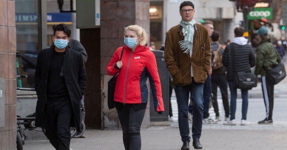 خبيران سويديان: يجب فرض ارتداء الكمامة بالأماكن العامة