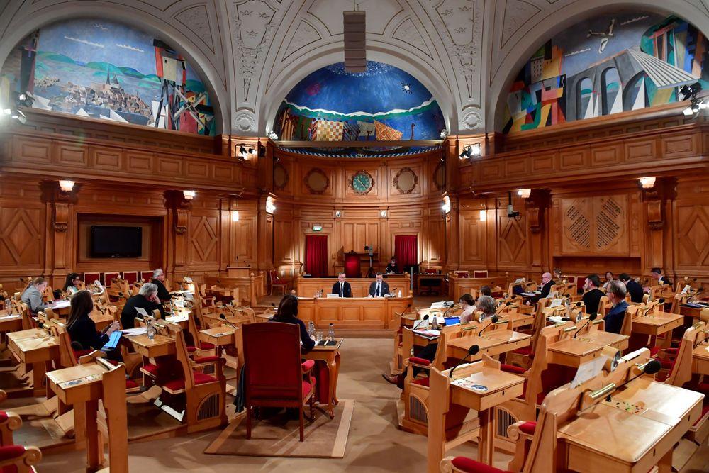 البرلمان السويدي يستجوب وزراء سابقين في الحكومة