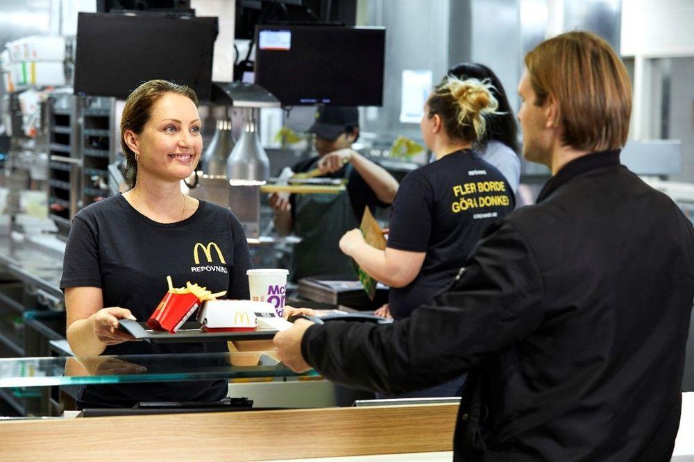 ماكدونالدز السويد تنوي توظيف 10 آلاف شخص