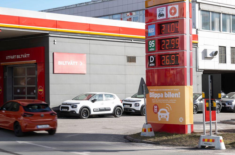 توقعات بمزيد من الارتفاع بأسعار الوقود بعد عقوبات الاتحاد الأوروبي الجديدة على روسيا