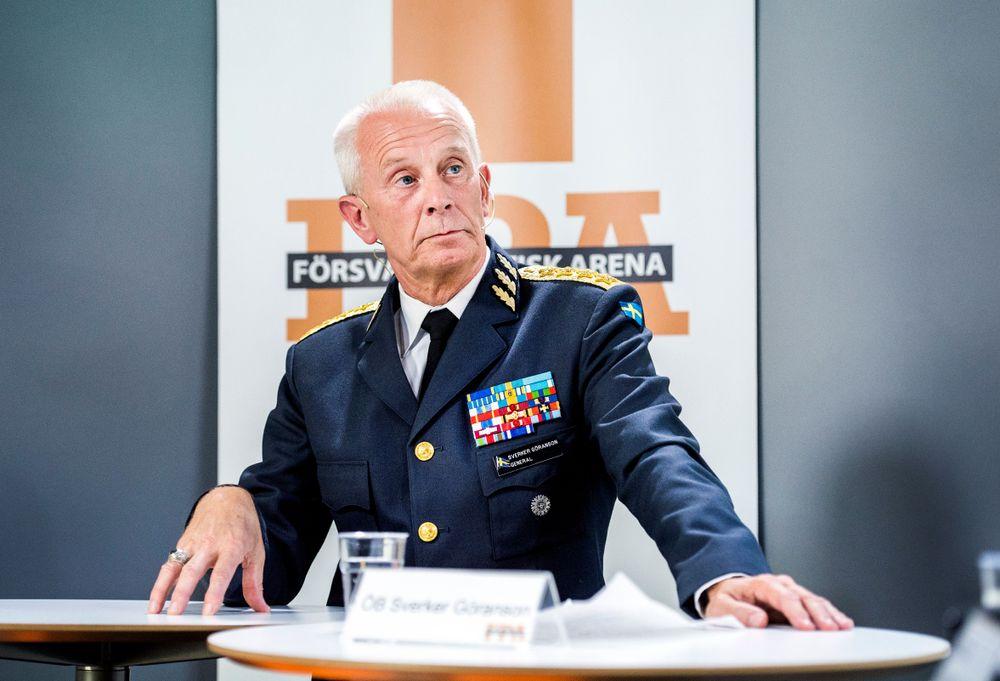 قائد الجيش السابق يتراجع عن كلامه ويصف السويد بأنها "قويّة جداً"