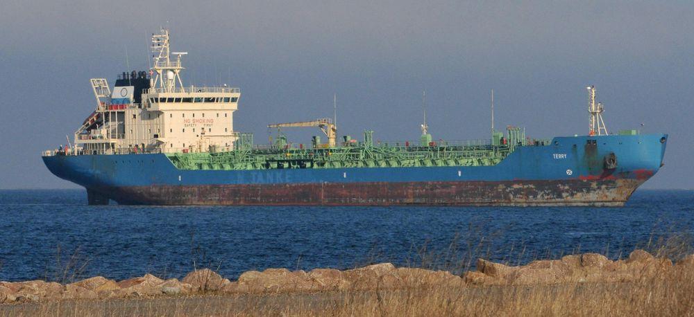 رغم المقاطعة.. ناقلة النفط الروسية ستصل ميناء مالمو خلال أيام

