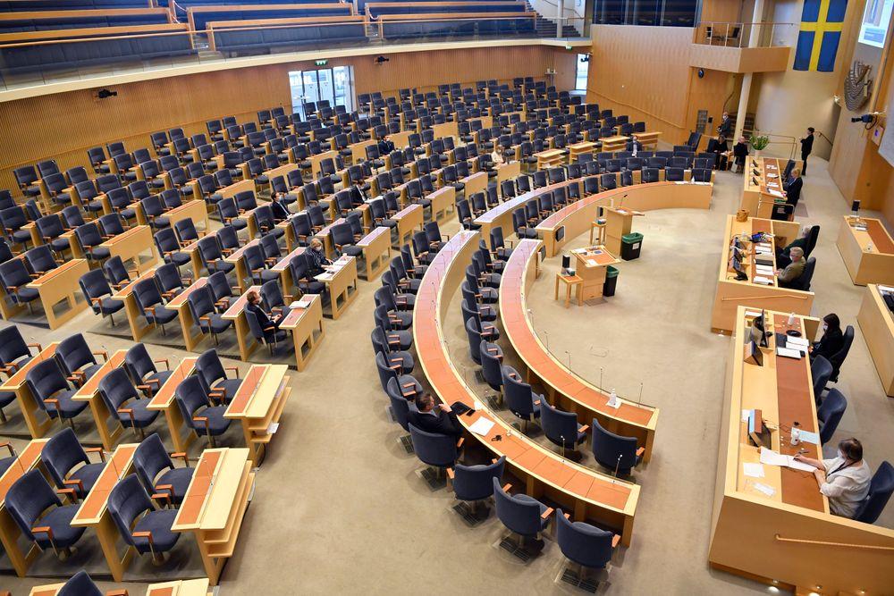 غرامات مالية على برلماني سويدي بسبب عدم إعادته لجهاز كمبيوتر
