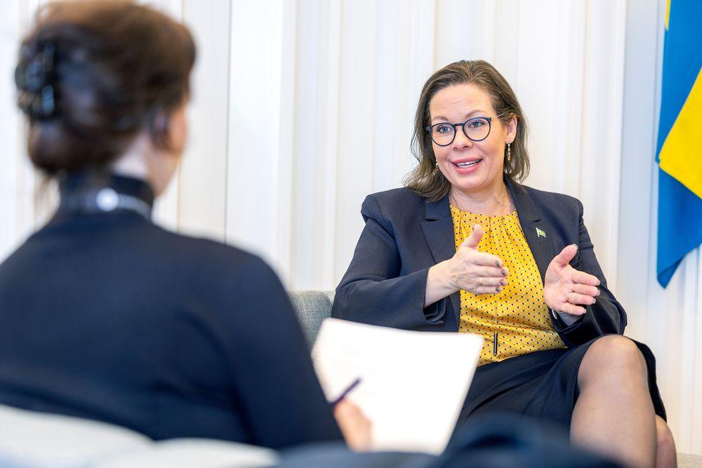 وزيرة الهجرة السويدية: «إلغاء الإقامة الدائمة لن يؤثر على الأشخاص الحاصلين على تصاريح العمل»