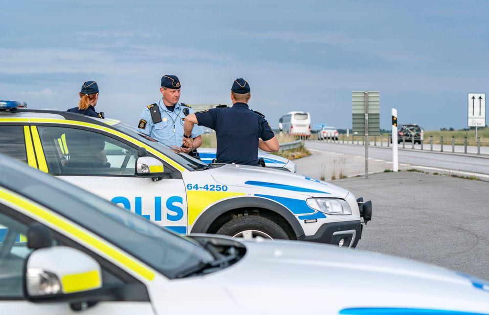الشرطة السويدية تحقق حول هجمات تستهدف سيارات دنماركية

