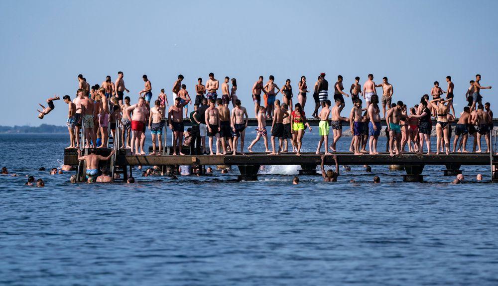 شواطئ السباحة في السويد مهددة بالإغلاق للحد من انتشار العدوى هذا الصيف 