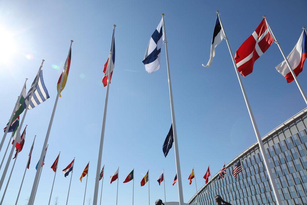فنلندا الآن عضواً رسميّاً في الناتو وعلمها يرفرف في سماء بروكسل

