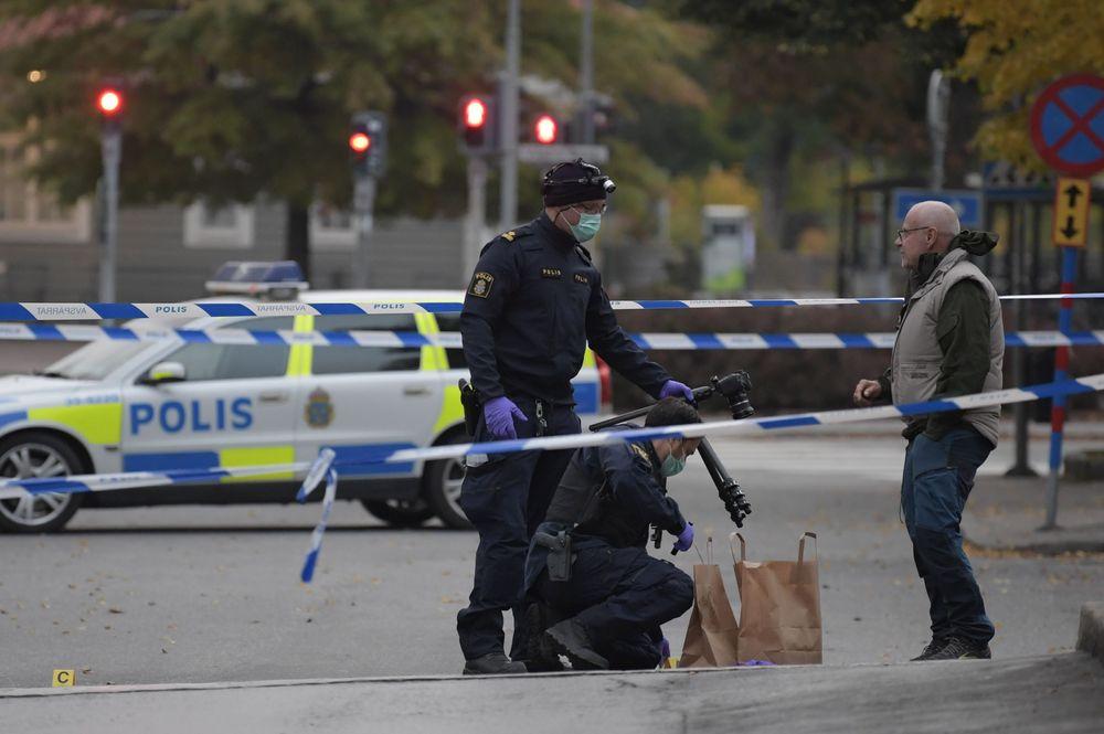 قتلى أكثر بإطلاق النار في ستوكهولم، وتحذيرات من تصيّد المهاجرين
