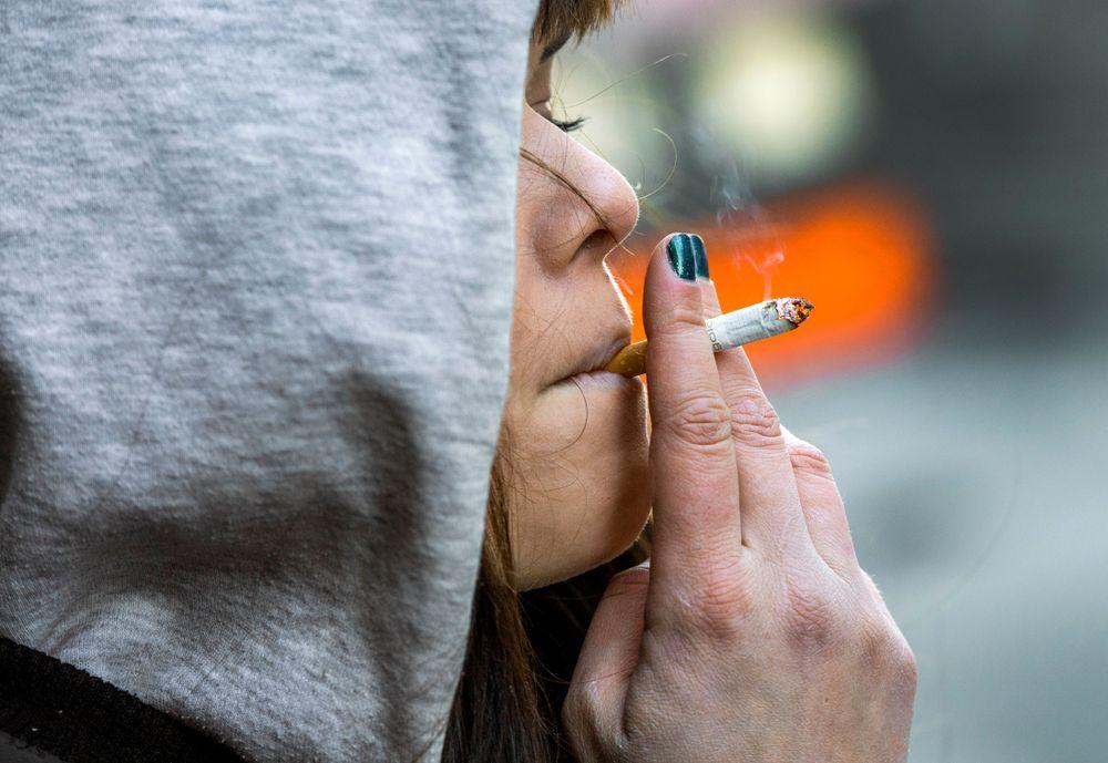 "تم استدراجهم وإغرائهم": عدد المدخنين الشباب في السويد في ازدياد والمسؤولية تقع على؟