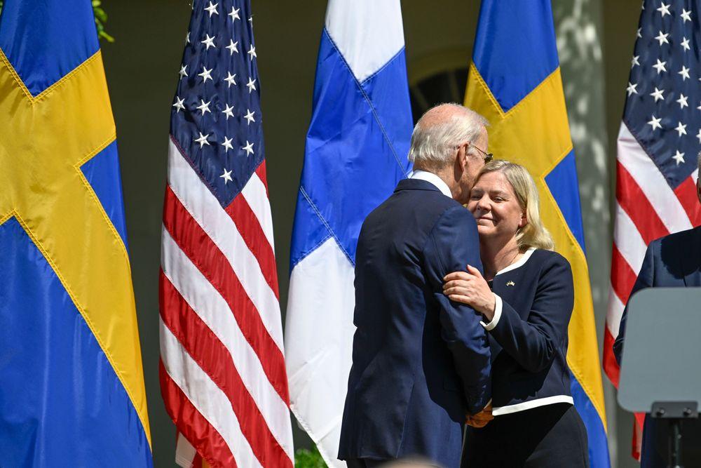 بايدن يعلن الدعم الأمريكي الكامل للسويد وفنلندا
