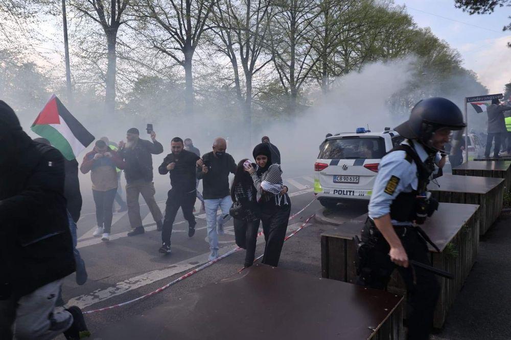 الشرطة الدنماركية تستخدم الغاز المسيل للدموع لتفريق مظاهرة قرب السفارة الإسرائيلية



