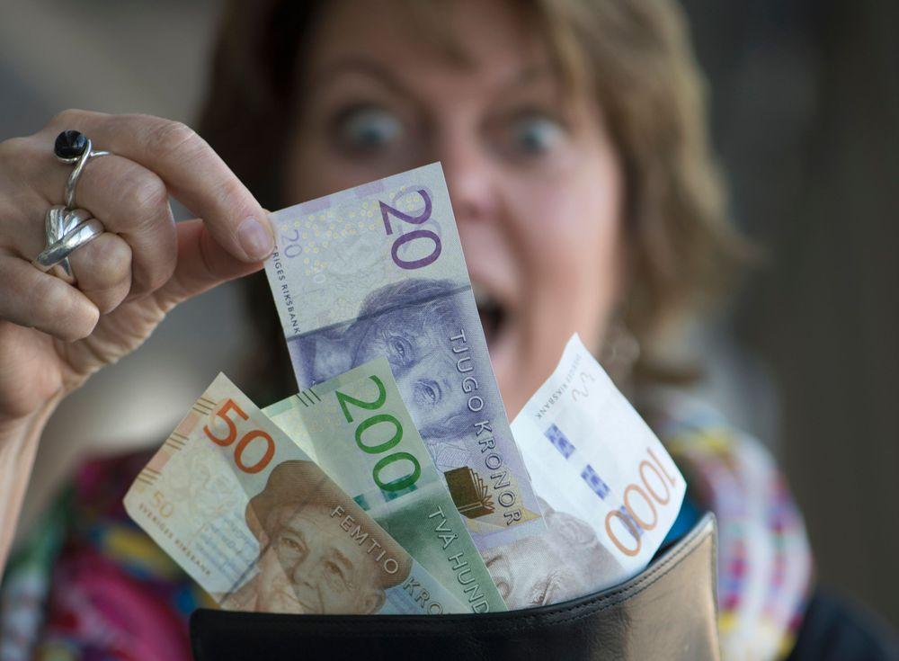 الكرون السويدي في أدنى مستوى له أمام الدولار منذ 20 عاماً
