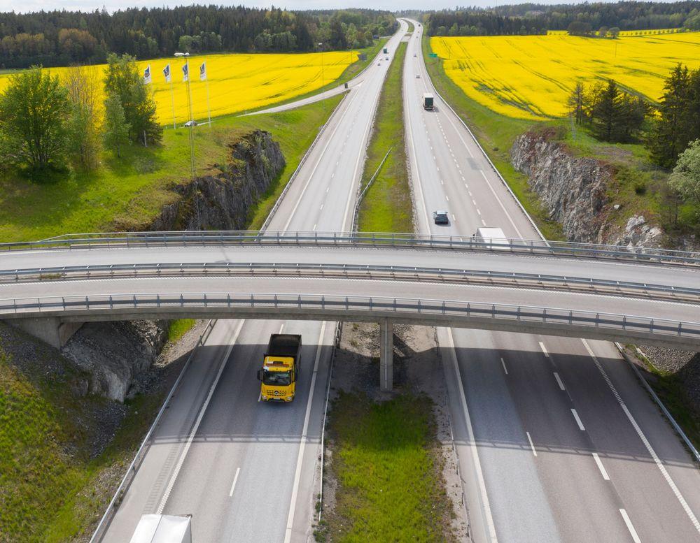 وكالة النقل السويدية تقترح تطبيق نظام الرسوم للقيادة على الطرق الكهربائية
