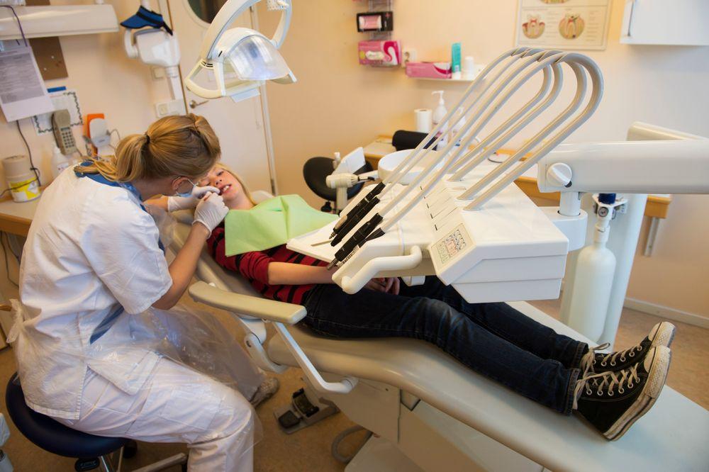 عيادات الأسنان في السويد تكتشف تعرض الأطفال للعنف وتبلغ عنه
