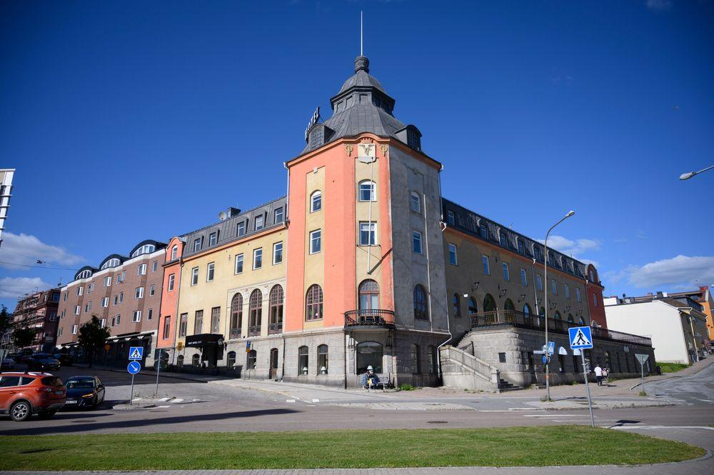 بلدية سويدية تقرر إغلاق مدارسها الإعدادية والثانوية
