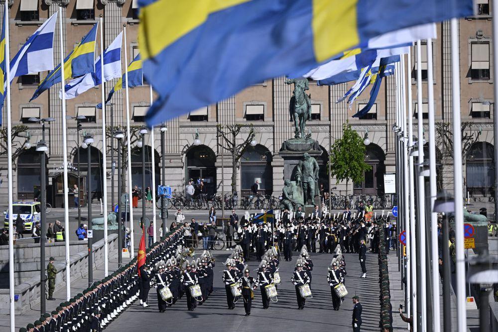 السويد وفنلندا توقعان معاهدة دفاع مشترك
