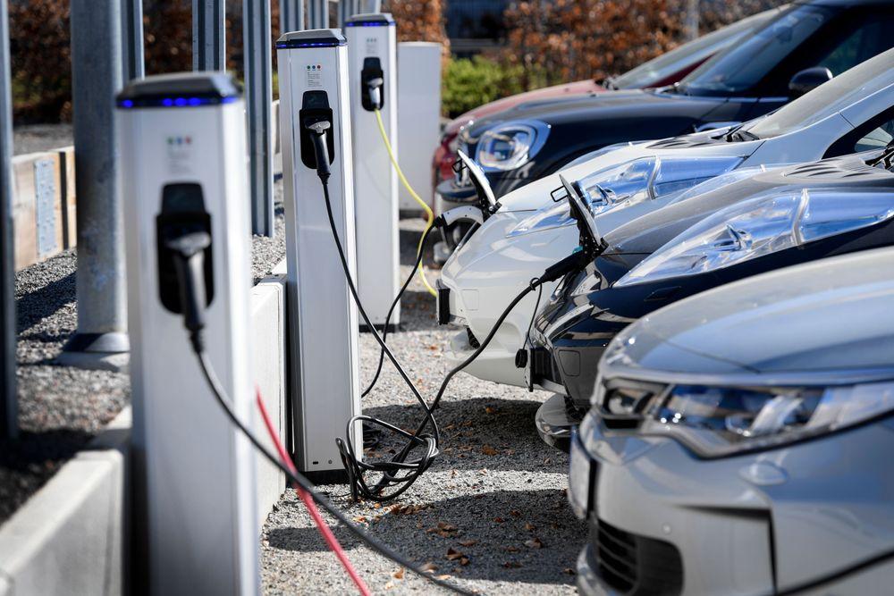 منظمات سويدية: شبكة الكهرباء لا تدعم الكثير من نقاط شحن السيارات