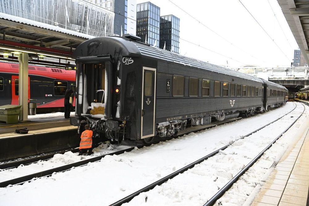 "السلامة ستنخفض": سائقي القطارات في ستوكهولم يردون على قرار فصل مضيفي القطارات