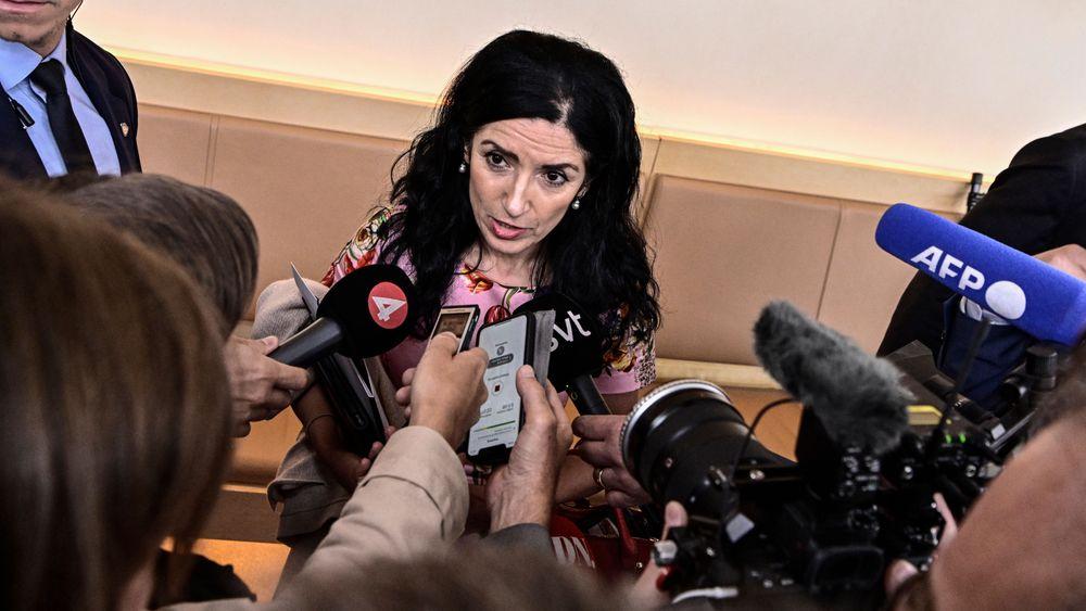 أمينة كاكابافه تقدم بلاغاً ضد وزيرة الخارجية 
