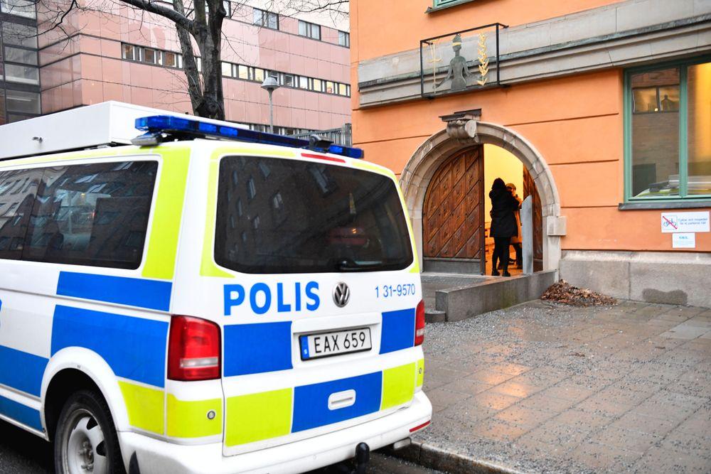   مئتا عام مجموع الأحكام القضائية في قضايا العصابات في ستوكهولم
