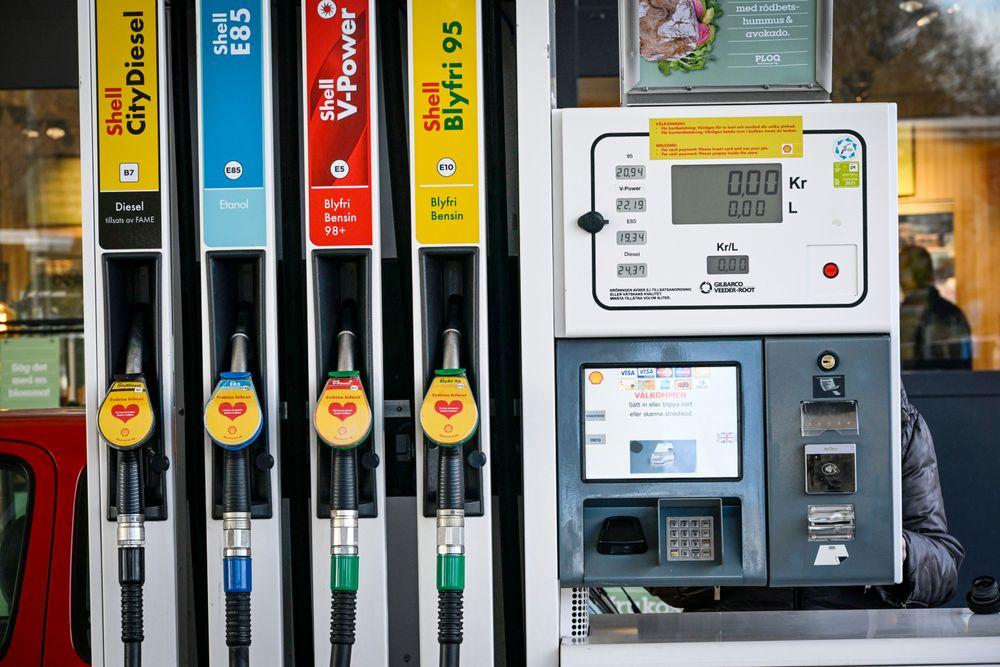 انخفاض أسعار البنزين والديزل 
 image