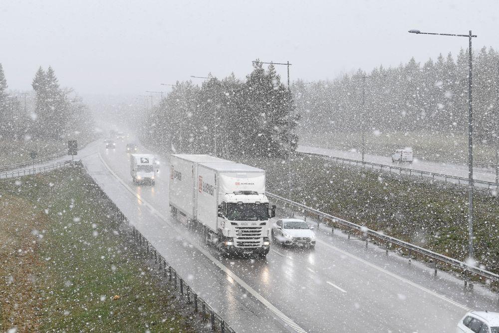 الأرصاد الجوية السويدية تصدر تحذيراً من تساقط الثلوج