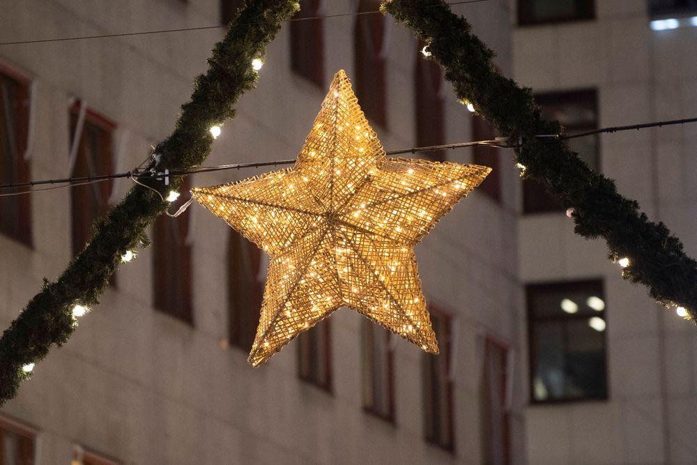 استعداداً للشتاء: بلديات السويد ستقلل أضواء عيد الميلاد توفيراً للكهرباء!
