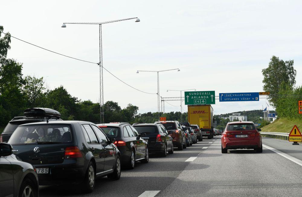 وكالة الطاقة السويدية تنتقد خفض ضريبة السيارات وتطلب رفع الأسعار