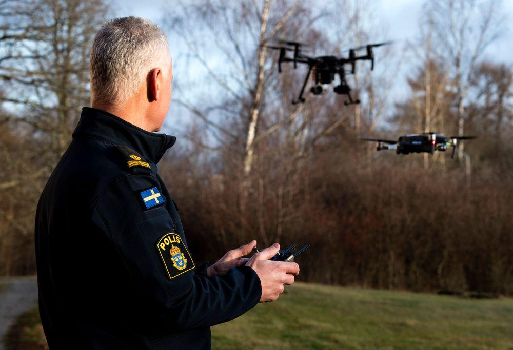 سيارات دنماركية تُرشق بالحجارة في السويد والشرطة تنشر طائرات درون للمراقبة
