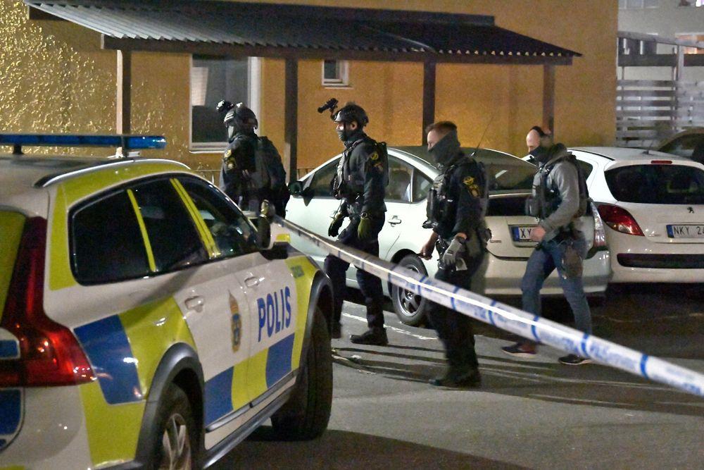 إصابة شخصين  بأعيرة نارية جنوب ستوكهولم بسبب صراع عصابات