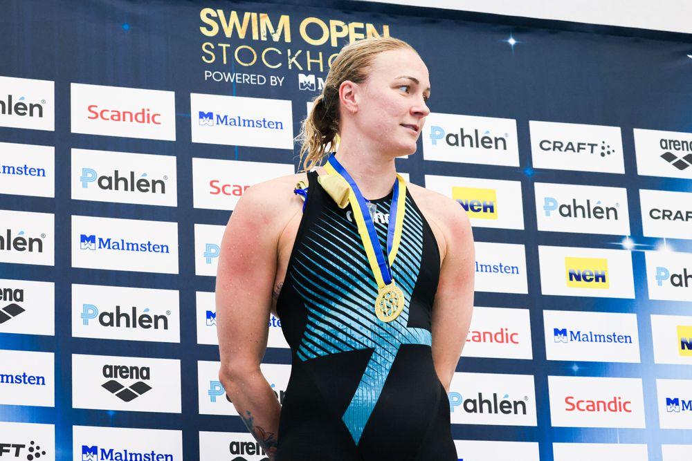 سبّاحة سويدية تستعد للفوز بالذهبية الخامسة في بطولة العالم للسباحة
