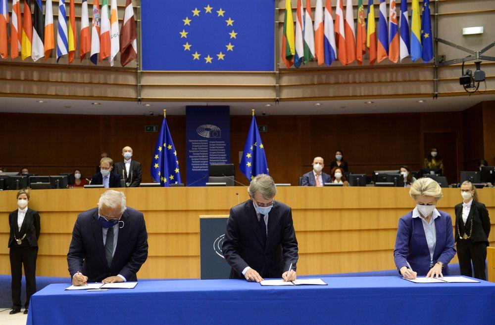 البرلمان الأوروبي يعتمد مقترحات بشأن استخدام شهادات لقاح كورونا الرقمية والورقية

