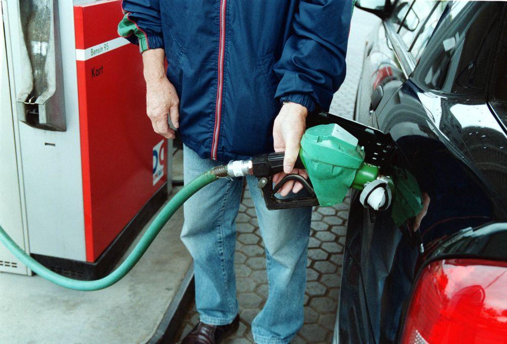 سعر البنزين ينخفض إلى أدنى مستوى منذ فبراير
