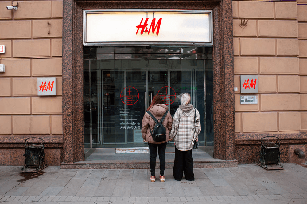 شركة H&M السويدية تنهي أعمالها في روسيا