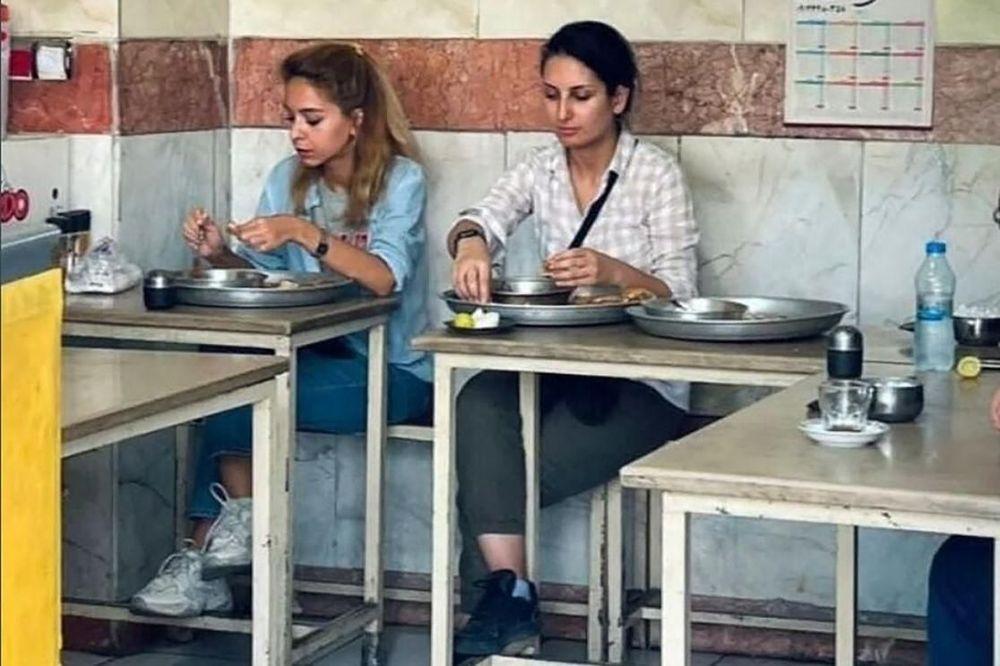 اعتقال امرأة إيرانية أثناء تناولها وجبة الإفطار..فما السبب؟ 