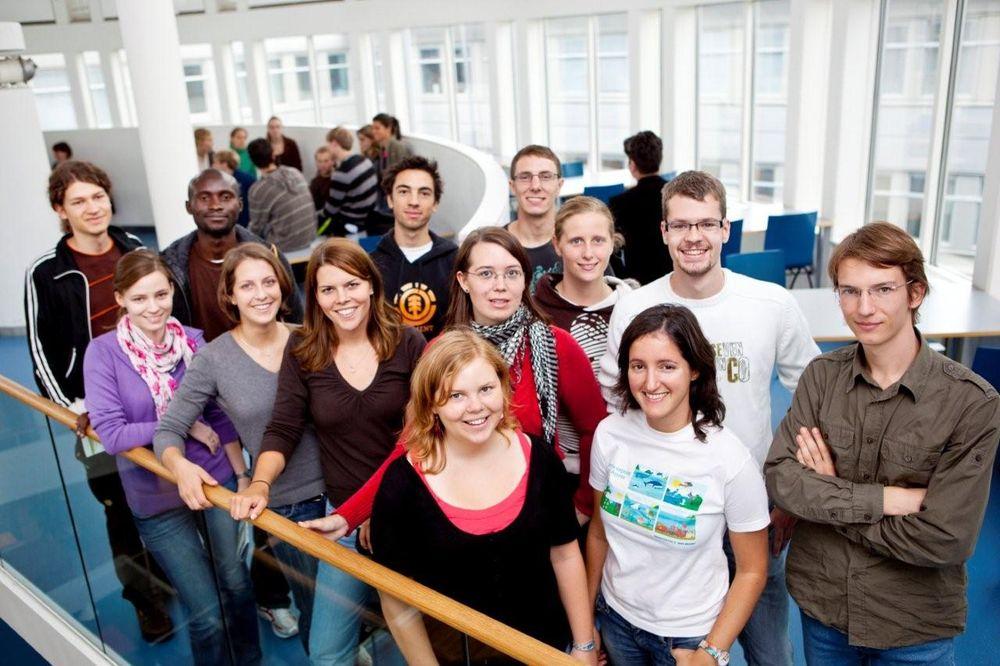 ما هو أثر فرض الرسوم الدراسية على الطلاب الدوليين في السويد؟