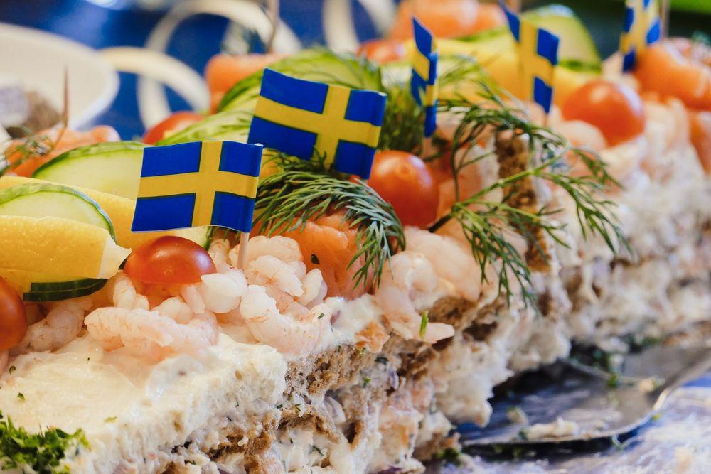 تعرّف على الأكل السويدي الصيفي… وأكثر الأماكن المشهورة به
