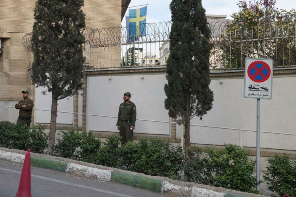 تحتجز إيران مواطناً سويدياً محكوماً بالإعدام كـ"رهينة"