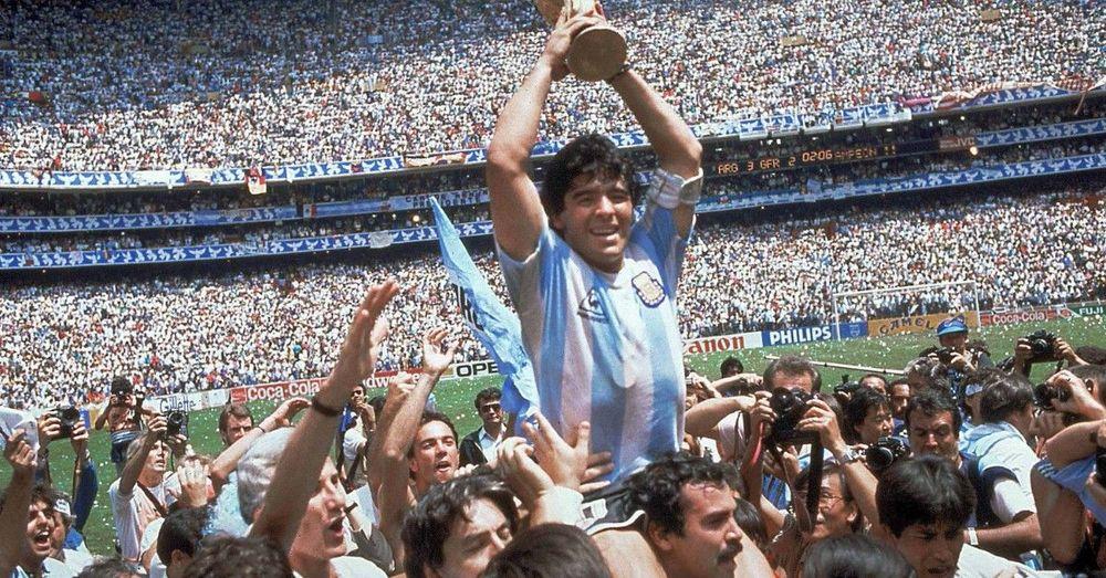 وفاة أسطورة كرة القدم الأرجنتيني دييغو مارادونا