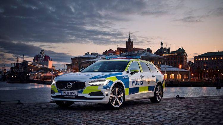 أكثر 10 سيارات شرطة جاذبية في العالم