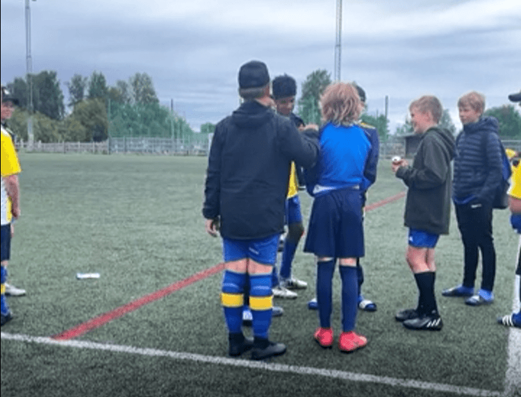 تسمّم أكثر من 30 طفلاً وشاباً خلال بطولة لكرة القدم في السويد!