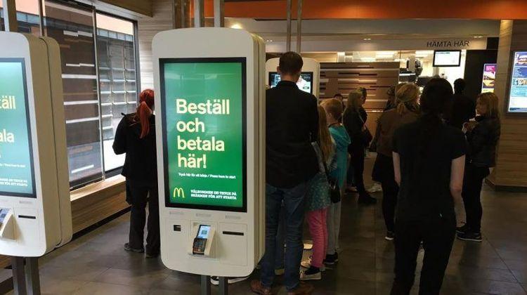 40% من السويديين يفضلون الخدمة الذاتية الرقمية في المطاعم