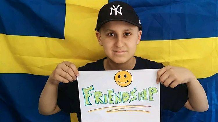 طفل سويدي يصارع السرطان لتحقيق حلمه في أن يصبح لاعب كرة قدم