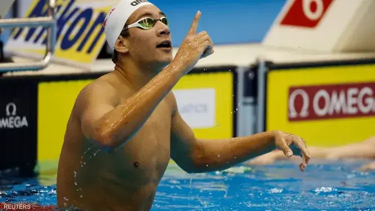 التونسي أحمد أيوب الحفناوي أصغر رياضي عربي يتوج ببطولة العالم للسباحة