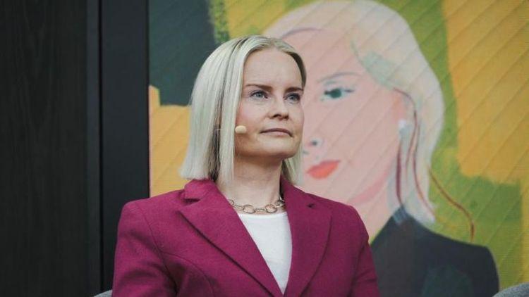 بعد تعرضها لانتقادات حادّة...وزيرة فنلندية تعتذر عن تصريحات عنصرية معادية للإسلام والمهاجرين
