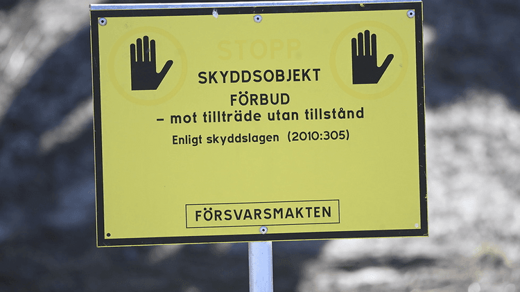 الشرطة السويدية تكشف عن عملية اعتقال غامضة لـ "أجانب" داخل منشأة عسكرية

