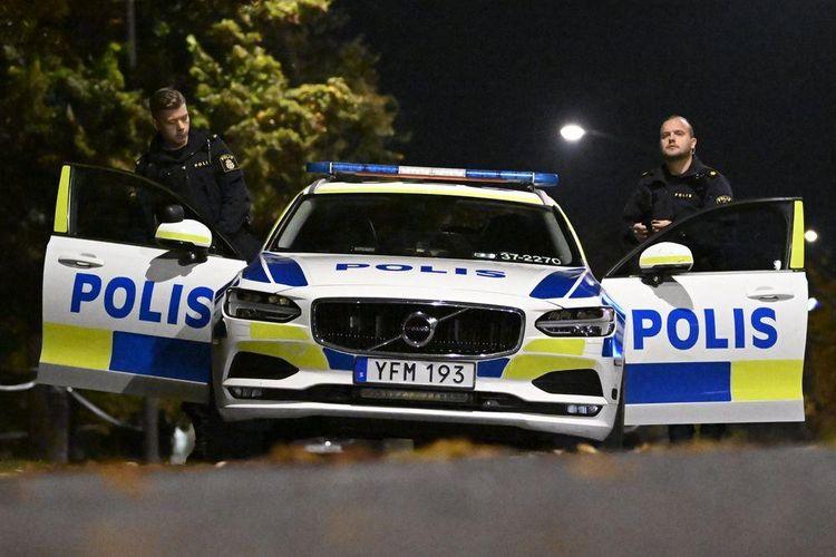 بالفيديو: شرطي سويدي يهدّد رجل برصاصة بين عينيه!
