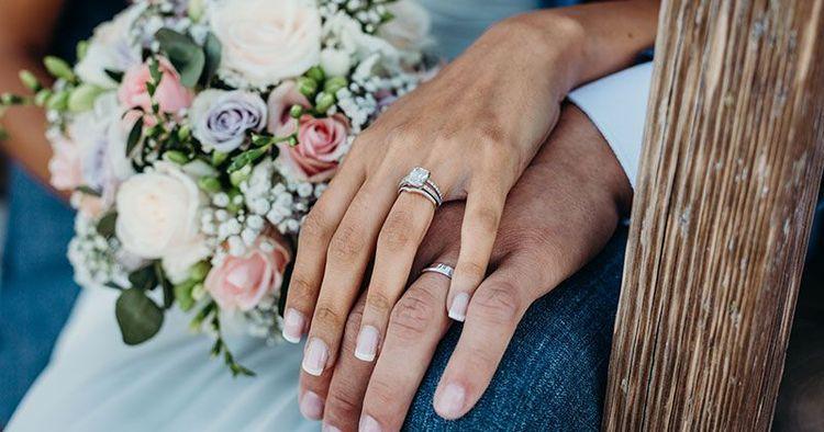 "من وريد الحب إلى إصبع الزوج": لماذا خاتم الزواج في اليد اليسرى؟
